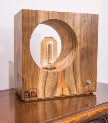 Aire - Lámpara de mesa cuadrada en madera artesanal minimalista