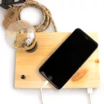 Dupla - Lámpara de mesa de madera con puerto USB para cargar el móvil