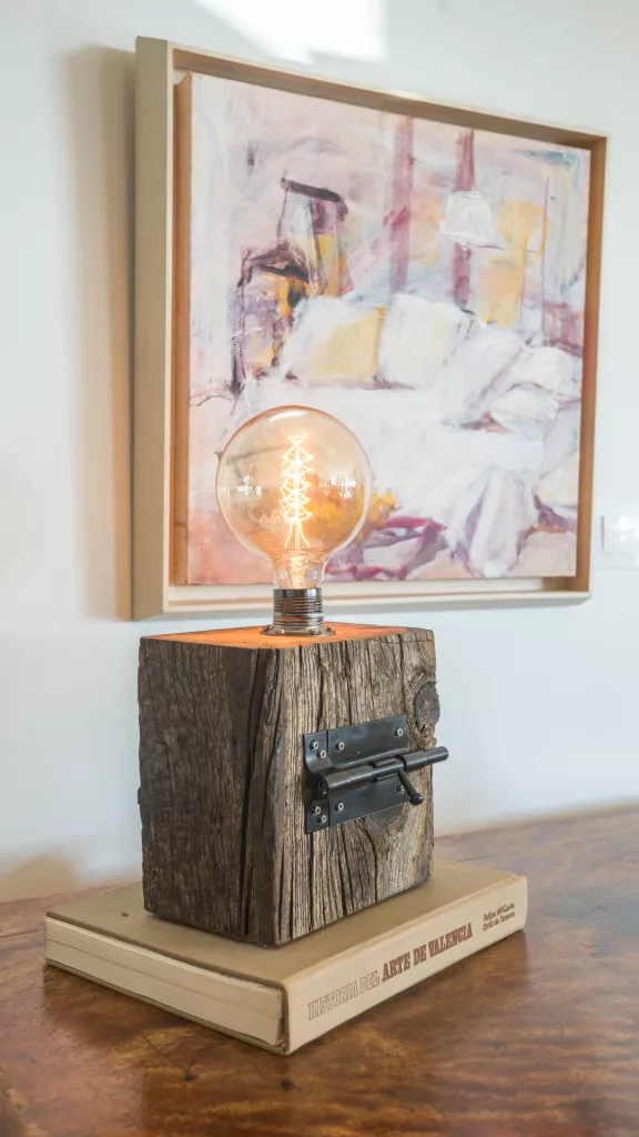 Falleba - Lámpara de mesa original en madera con encendido creativo