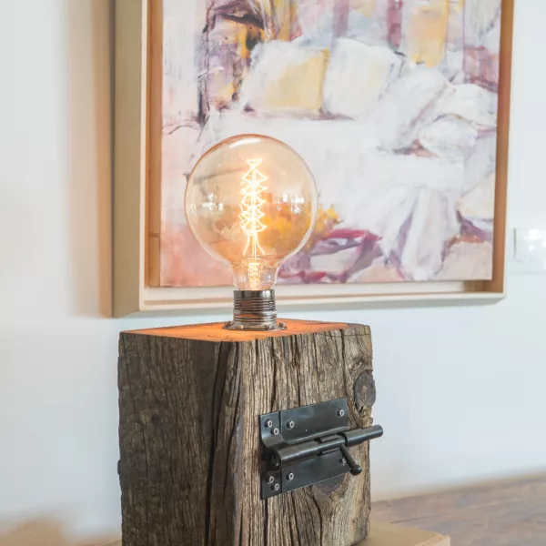 Falleba - Lámpara de mesa original en madera con encendido creativo