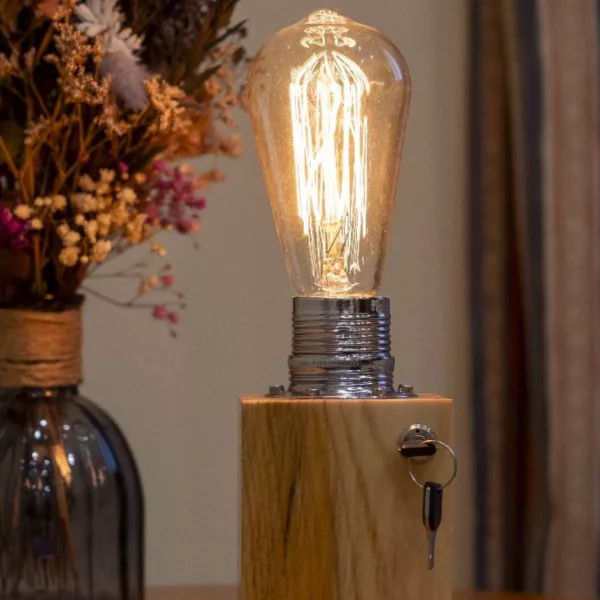 Lámpara de madera Llaverinto con interruptor de llave metálica