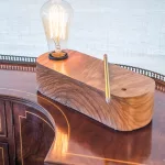 Morgana - Lámpara de mesa original en madera con encendido creativo