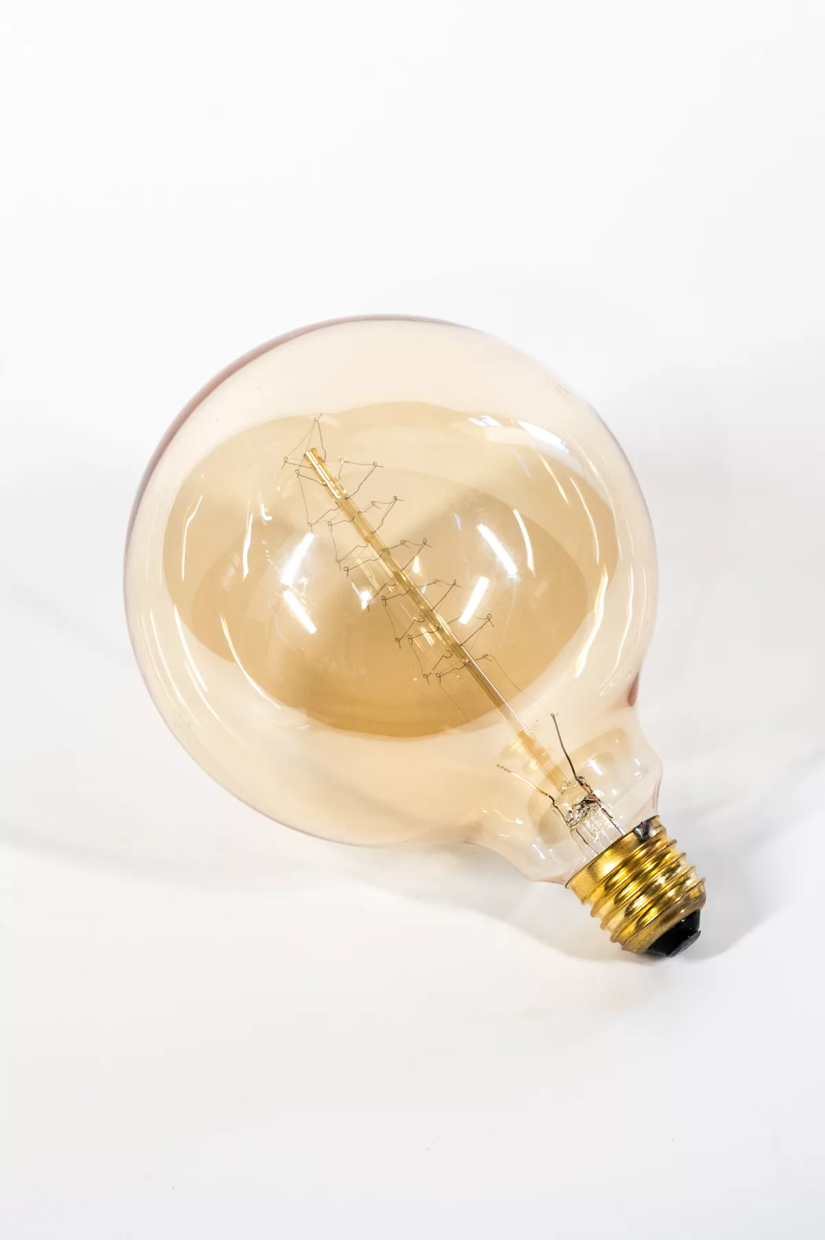 Bombilla Globo 125 mm – Luz cálida decorativa - Imagen 1